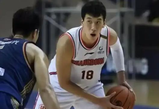 下午2点，广东男篮更替风暴来袭，CBA神射手或被清洗，新东家已揭晓