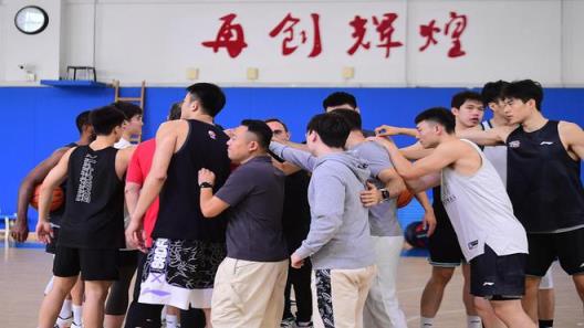 今晚19点！辽宁对阵四川，洛佩斯或调整阵型，2米15辽篮内线或被边缘化